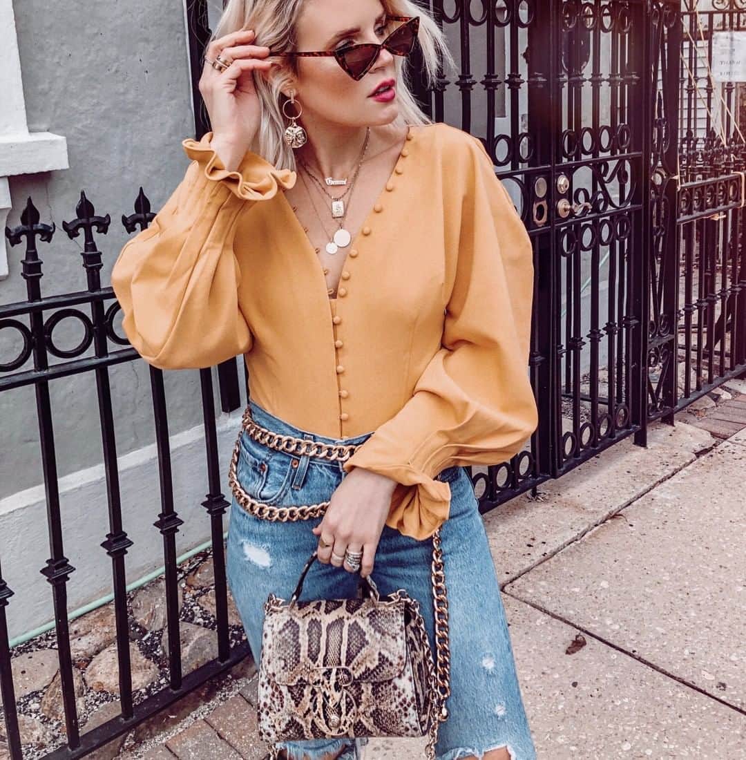 ヘンリベンデルのインスタグラム：「Oh, we see you #2019... 😎 And we also see up to 60% off during our #sale, in-stores and online. #Shopping from day one. 📷: @misstarabelle」