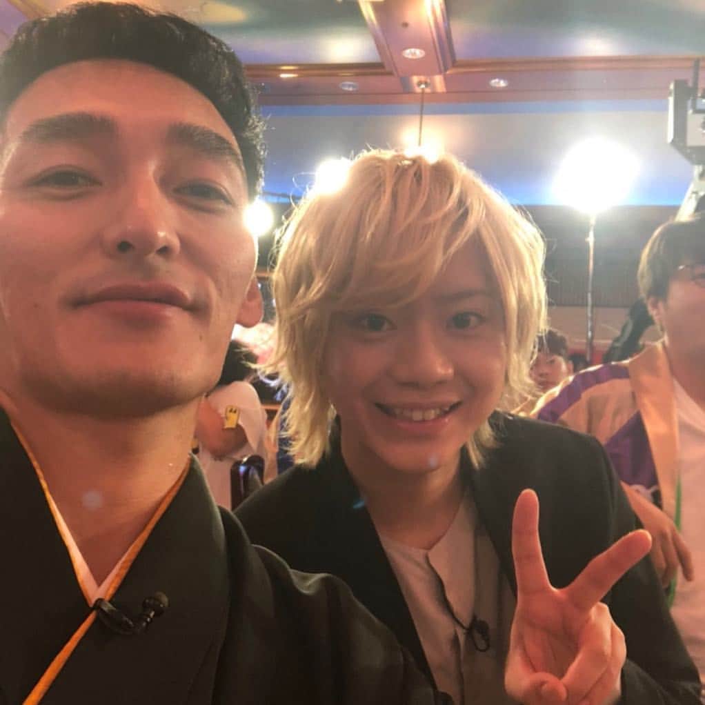 吉田ナオキさんのインスタグラム写真 - (吉田ナオキInstagram)「あけましておめでとうございます㊗️ 元旦から、仕事始めでした！ 生放送abema TV「7.2新しい別の窓」にて、りゅーじくんスタイリングしてきました💁‍♂️ #ななにー #72新しい別の窓 #佐藤流司  #スタイリング #仕事始め #刀剣男子」1月1日 23時02分 - naokiyoshida_st