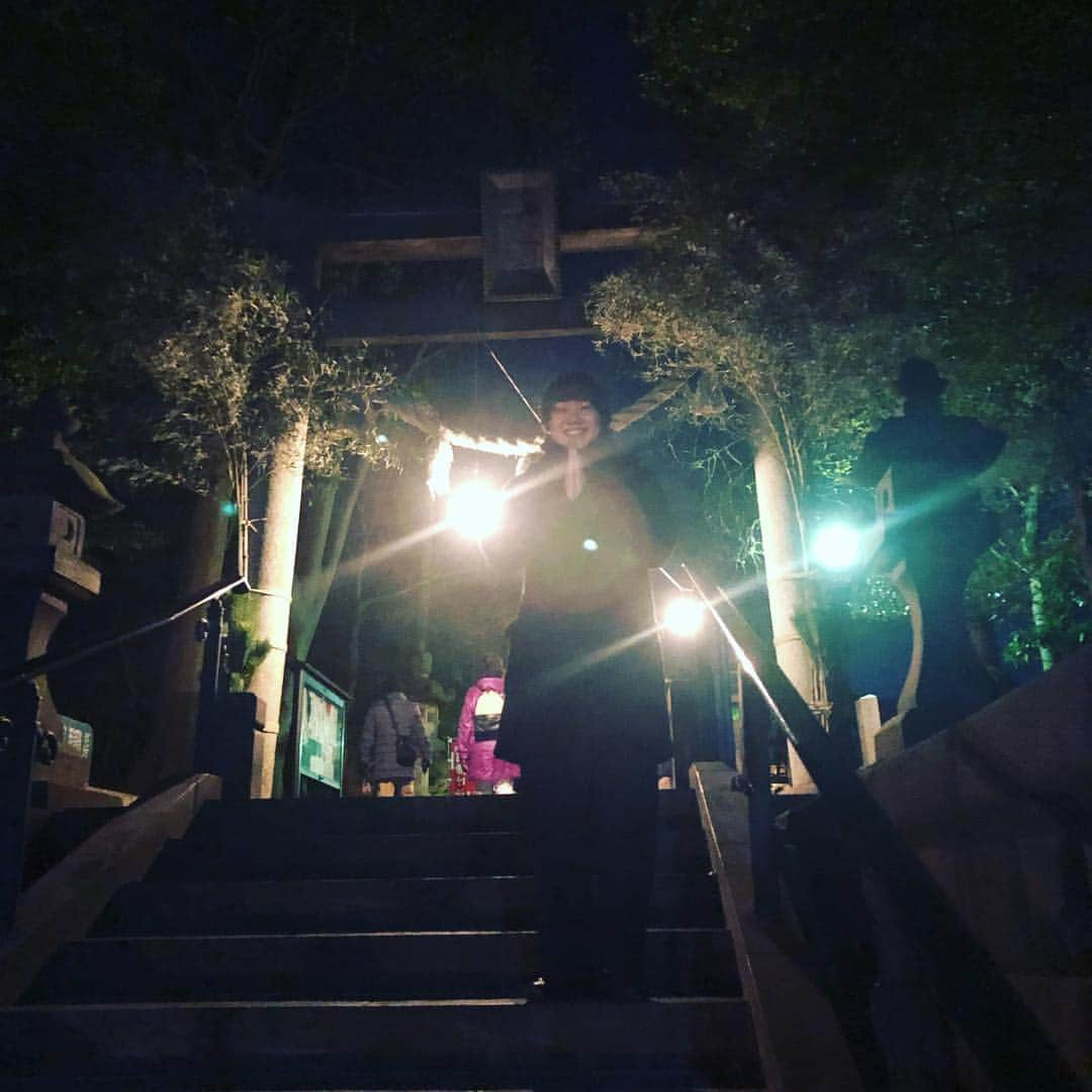 堀駿平（おミルク）のインスタグラム：「アケオメ。昔の聖地。 #happynewyear2019 #omilk #yokohama #篠原八幡神社 #あけおめ #逃げ恥 #初詣」