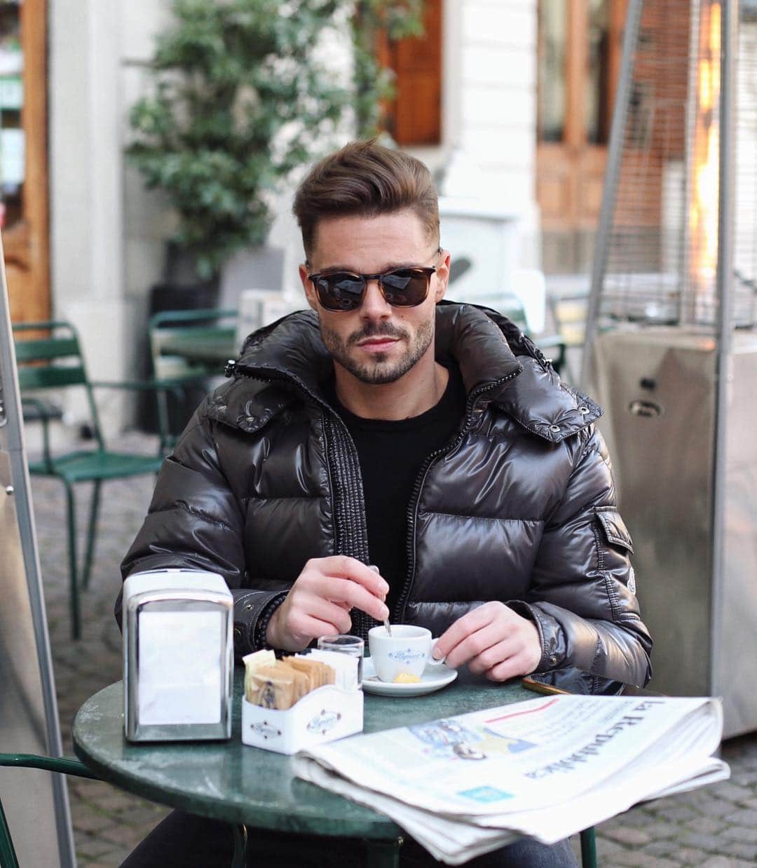 Stefano Trattoのインスタグラム：「Hey Guys, Happy New Year 😎🎉! Enjoy your day! #coffee #time #around #2019」