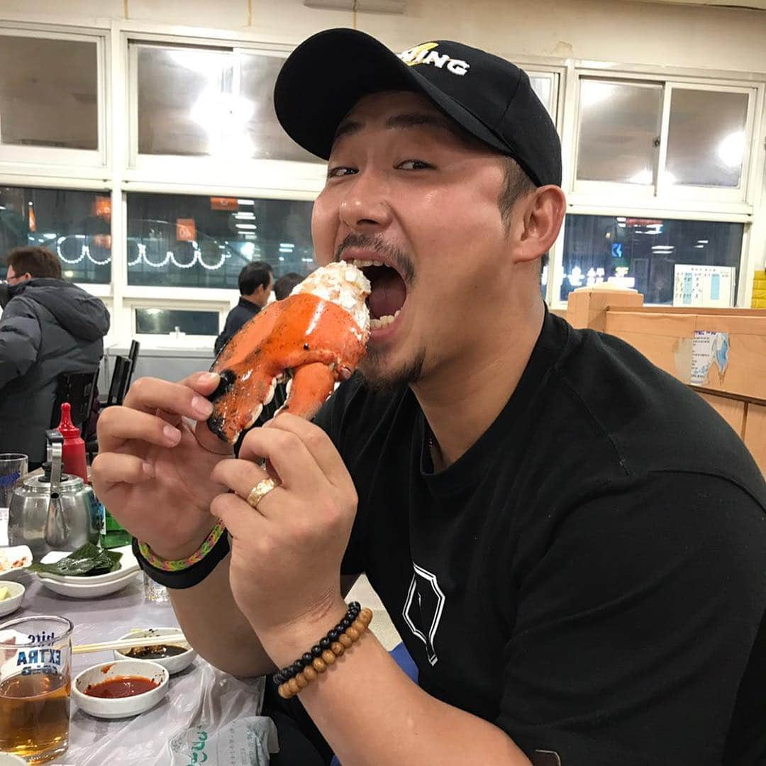 中田翔さんのインスタグラム写真 - (中田翔Instagram)「韓国最高やった！！ かなり寒かったけど食べ物うますぎ！！韓国行くメインはやっぱ飯やな！！ #韓国#中田翔#海鮮市場」1月2日 17時03分 - shonakata_official