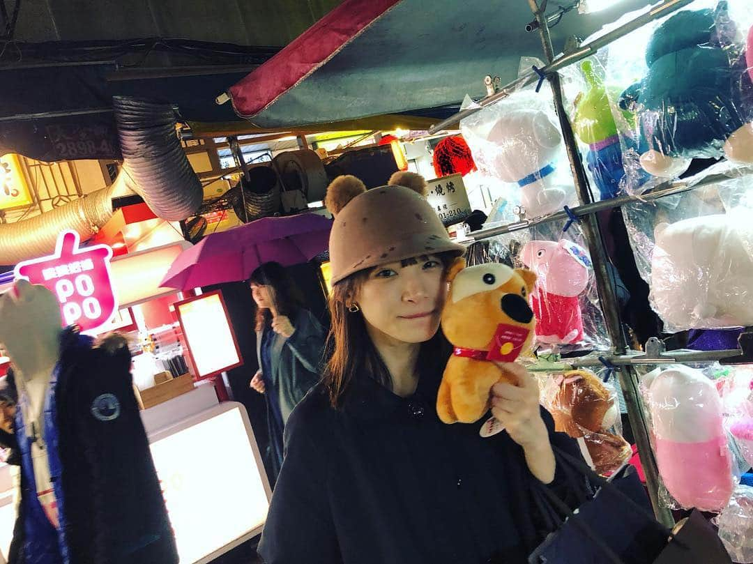 太野彩香さんのインスタグラム写真 - (太野彩香Instagram)「夜市のダーツのゲームでゲットしたわんちゃん！！夜市のおっちゃんすごく優しくてノリよくて可愛いかったしサービスしてくれた😭このわんちゃん、あのおっちゃんに似てるわ😭なんか愛おしくなる…🐶🐶 #饒河街夜市」1月2日 16時10分 - tanoayaka2