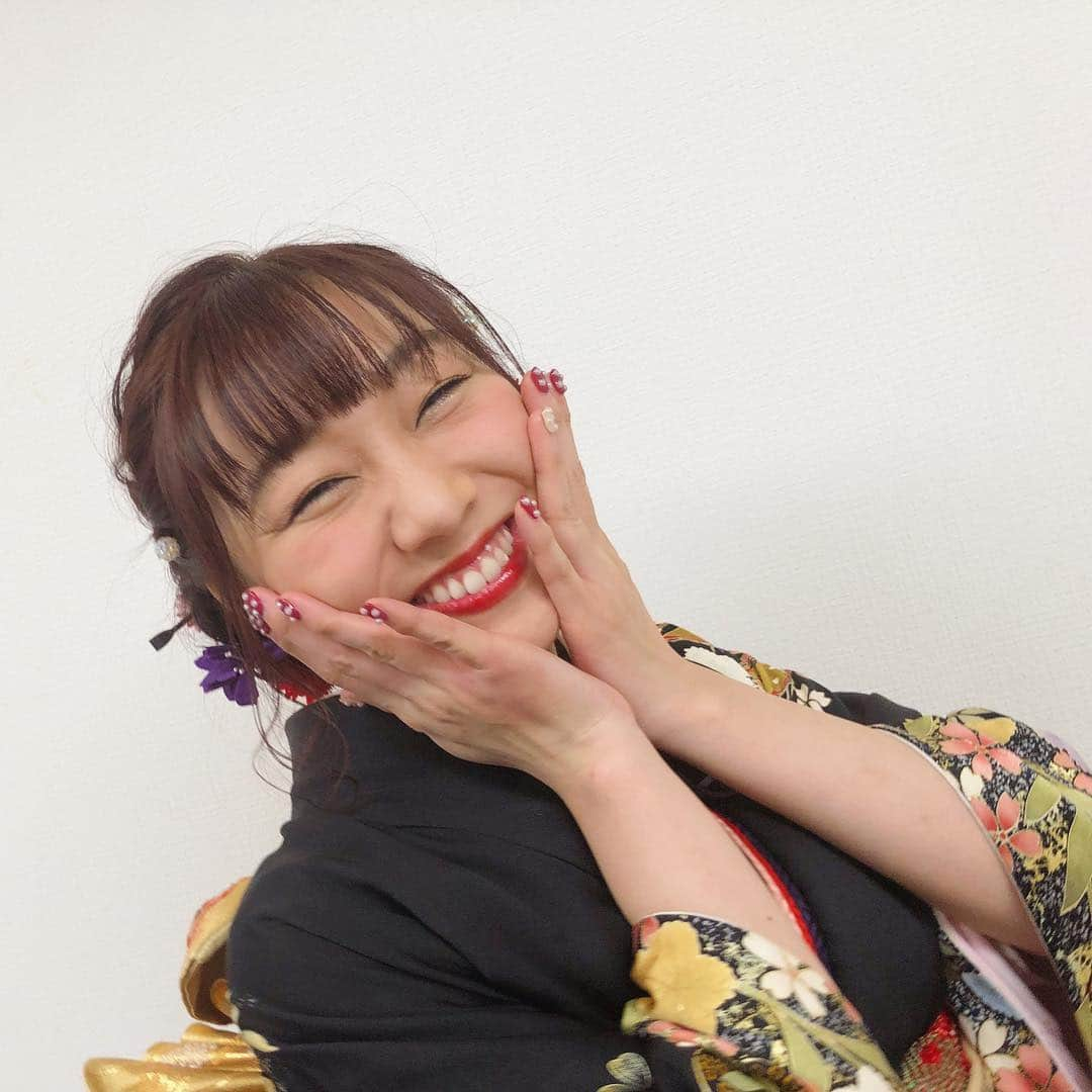 須田亜香里さんのインスタグラム写真 - (須田亜香里Instagram)「ソロ仕事の時にいつもお世話になっている、深イイ話にもちらっと出てたメイクさんが、ケラケラ笑いながら連写してくれたところ、いい写真がたくさん撮れました☺️📷 1月1日の朝から今年も一緒に仕事してくださって本当に嬉しかった💕  #Instagram #笑顔三昧計画」1月2日 9時38分 - akarisuda