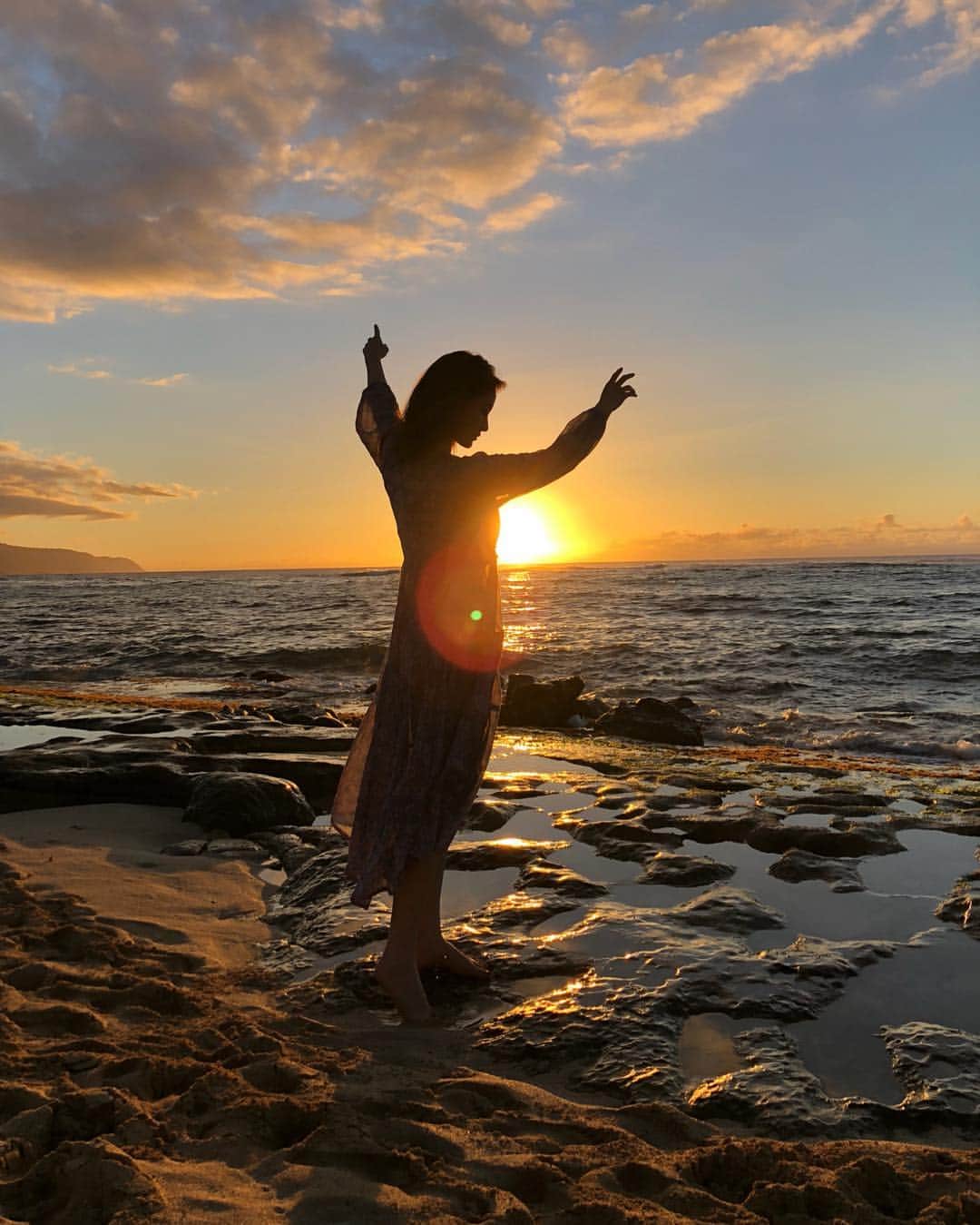 野崎萌香さんのインスタグラム写真 - (野崎萌香Instagram)「ハワイも年が明けました🙏  改めまして…♥️♥️♥️ . . .  明けまして、おめでとうございます🐗♥️🌅 . . .  皆様の夢が 一つでも多く叶い、 努力が実を結ぶ、 優しさと思いやりが広がっていく 2019年になりますように🧸♥️ . . . . . .  精進していきますので 今年もどうぞ 宜しくお願い致します⭐️⭐️⭐️」1月2日 10時58分 - moeka_nozaki