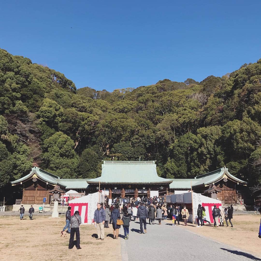 畑野ひろ子さんのインスタグラム写真 - (畑野ひろ子Instagram)「毎年恒例、護国神社へ初詣。 明けましておめでとうございます。 本年もよろしくお願いいたします。  #初詣 #静岡 #護国神社 #2019」1月2日 11時46分 - hiroko_hatano_