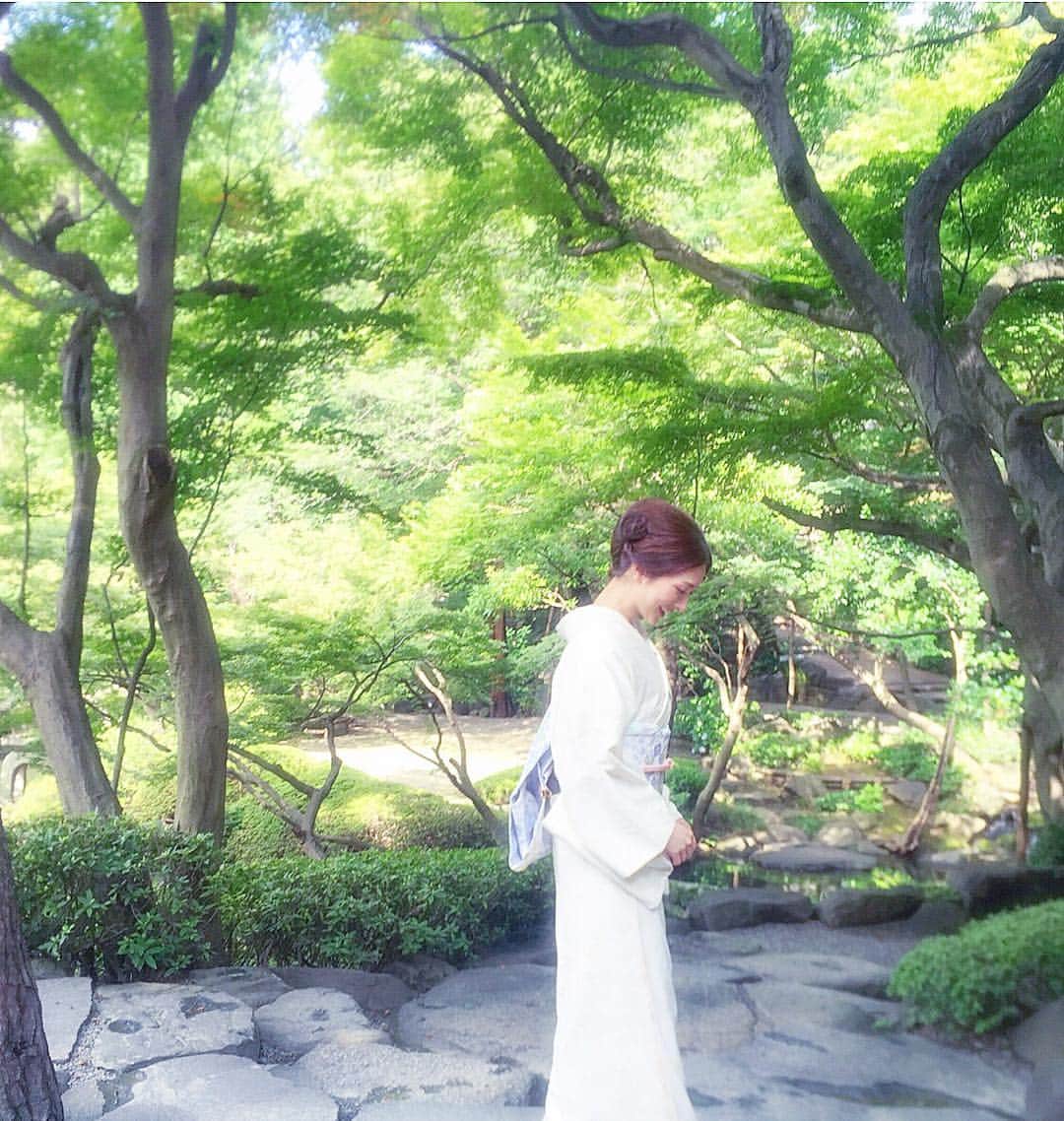 のインスタグラム：「* 明けましておめでとうございます🎍 . 体調も崩さず健やかに年末年始を迎えることができました。 今年も健康第一で過ごしたいと思います😌🙏🏻 . 2019年が皆様にとりましても素晴らしい一年となりますよう心よりお祈り申し上げます。 . 本年もどうぞ宜しくお願い致します🐗❤️ . . #謹賀新年 #happynewyear  #2019 #kimono #八芳園」