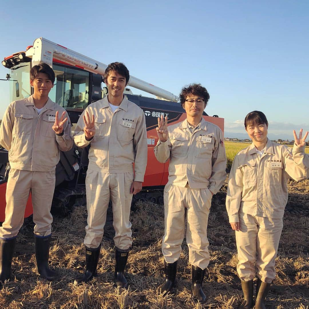 TBS「下町ロケット」のインスタグラム：「‪🎍新春SPまで、あと3時間！🎍‬ ‪今もまだ編集と整音作業中です。皆様に届くギリギリまでクオリティを高めてます。あと3時間でOAですよー✨ ‪カウントダウンも最後となる今日は… 佃製作所の仲良し4人組でお届けします👩🏻‍🔧👨🏻‍🔧‬ ‪最後の追い込みがんばります🏃‍♂ 応援よろしくお願いします‼️💨‬ ‪#お正月も下町ロケット #tbs‬ ‪#阿部寛 #竹内涼真 #安田顕 #イモトアヤコ‬」