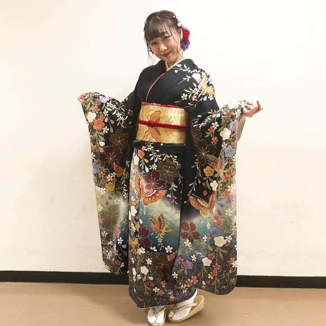 須田亜香里さんのインスタグラム写真 - (須田亜香里Instagram)「お着物を着る時の一番の楽しみは帯💕 色や柄はもちろんですが、結び方で表情がガラリと変わるのが本当に魅力的！ 髪はお花よりかんざしが一番好き👘  #振袖 #帯結び #振袖ヘア #かんざし  #nhk #ニッポンにぎわいリレー」1月2日 18時43分 - akarisuda