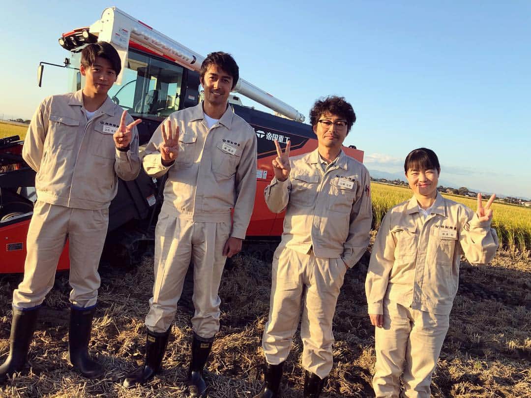 TBS「下町ロケット」のインスタグラム：「🎍新春SPまで、あと2時間！🎍 やっと作業落ち着いてきました…✨ このあと #モニタリング に佃社長と立花くんが出演します👀✨メンタリストDaiGoさんに挑戦‼️こちらもご覧くださいね‼️💁‍♀️ #佃社長だけなぜか3️⃣ #お正月も下町ロケット #tbs #阿部寛 #竹内涼真 #安田顕 #イモトアヤコ」