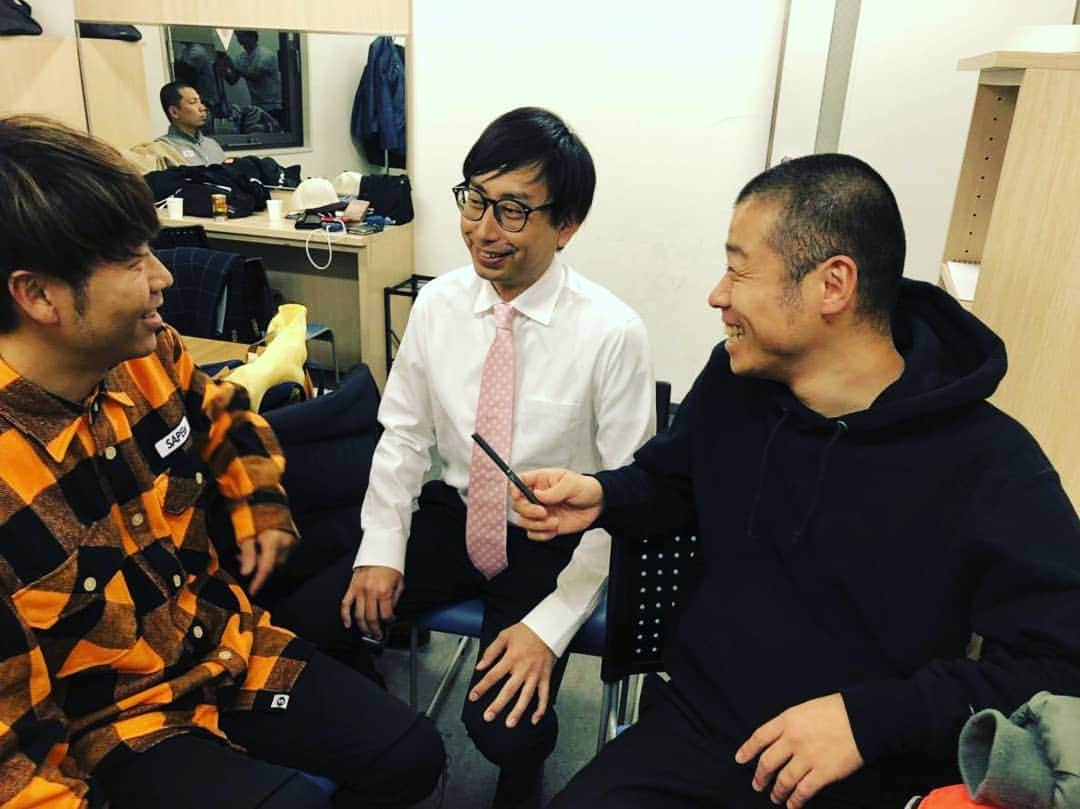 山名文和さんのインスタグラム写真 - (山名文和Instagram)「おいでやす小田さんが大阪に戻ってきてます。 東京から、戻って来てはります。 しょっちゅういます。 大阪のなんばにしょっちゅういます。  どう捉えたらいいんでしょうか？  #楽しい #おいでやす小田　さん #東京 #ネクタイ #メガネ #プルームテック #漫才劇場 #モウカリマッカ学園 #テレビ大阪 #胃下垂 #小田さん #ずっとこの顔 #小田さん」1月2日 19時39分 - fumikazu_yamana