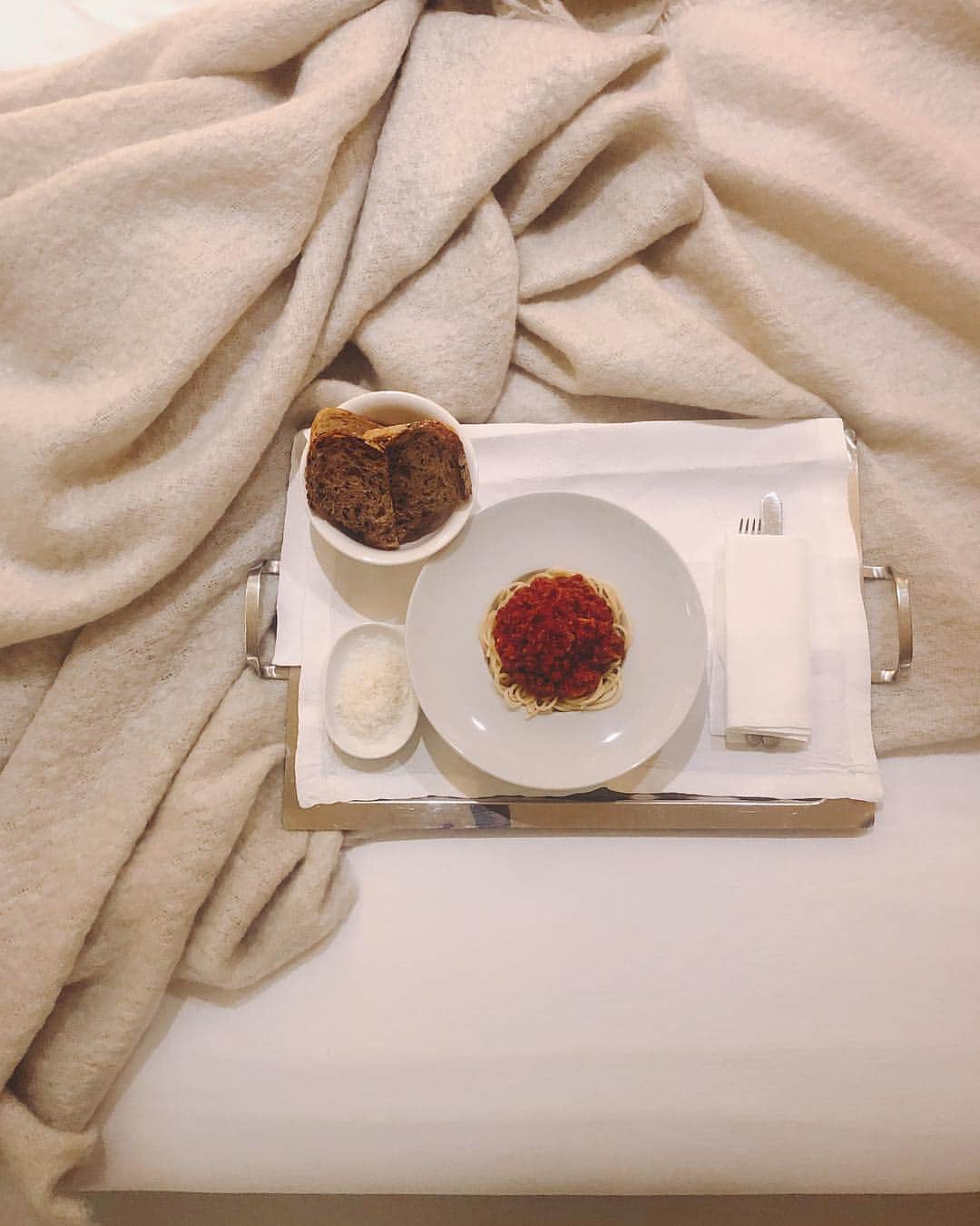 デビー・ライアンのインスタグラム：「forever waking throughout the night with the perfect response to a haunting conversation I had weeks ago」