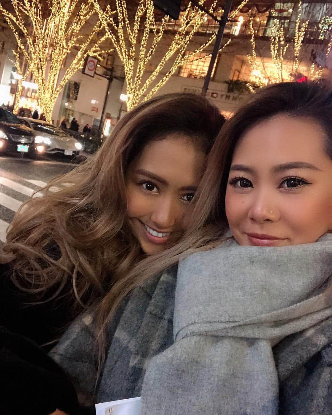 YamanoShiori のインスタグラム：「今更だけど クリスマスに都内周ったときの🌛💛 どこもかしこもキラキラしてて綺麗だった〜✨ #MerryChristmasEve 🎅🏽」