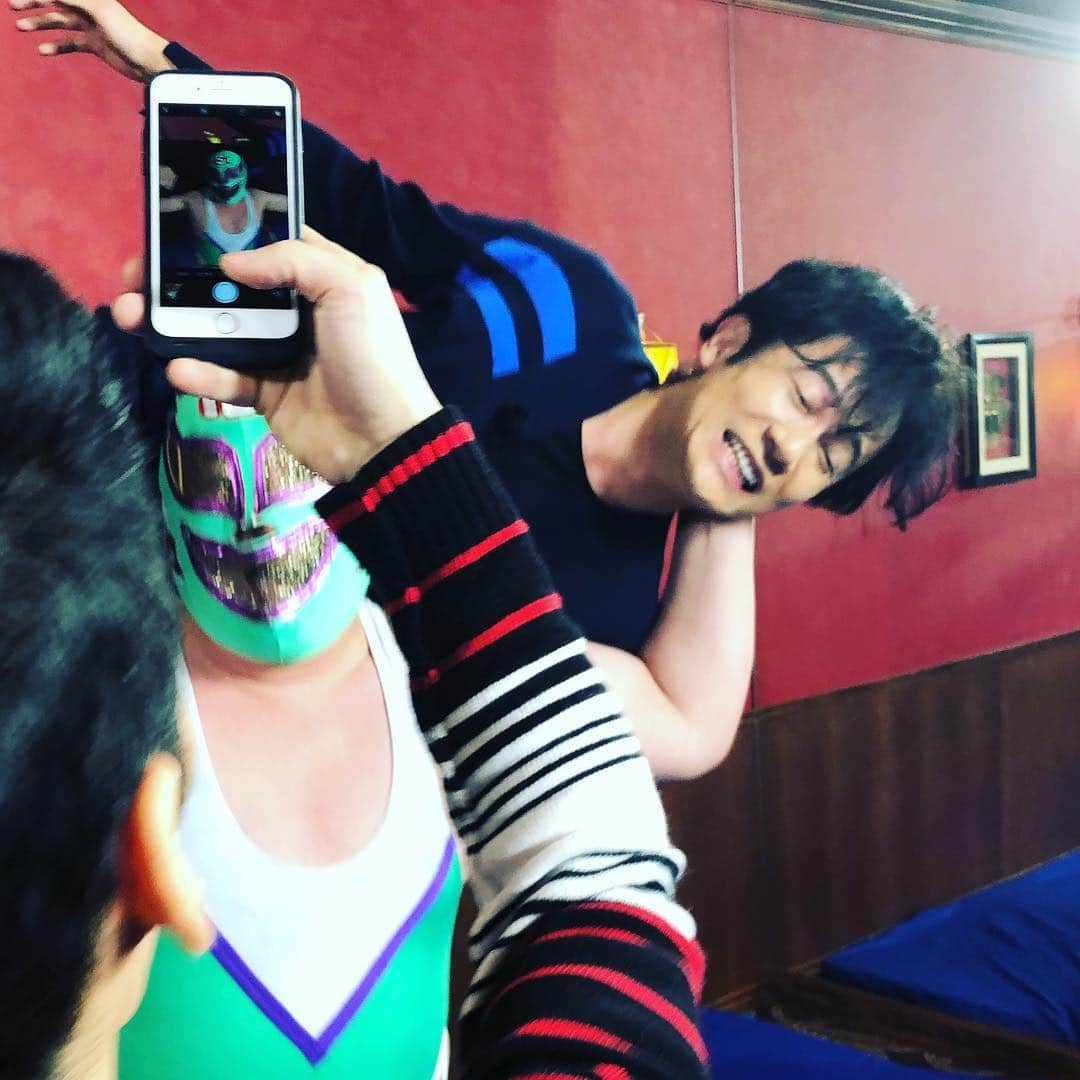 香取慎吾さんのインスタグラム写真 - (香取慎吾Instagram)「#恥ずかし固め #吾郎剛慎吾を独り占め  #ななにー」1月2日 21時04分 - katorishingo_official