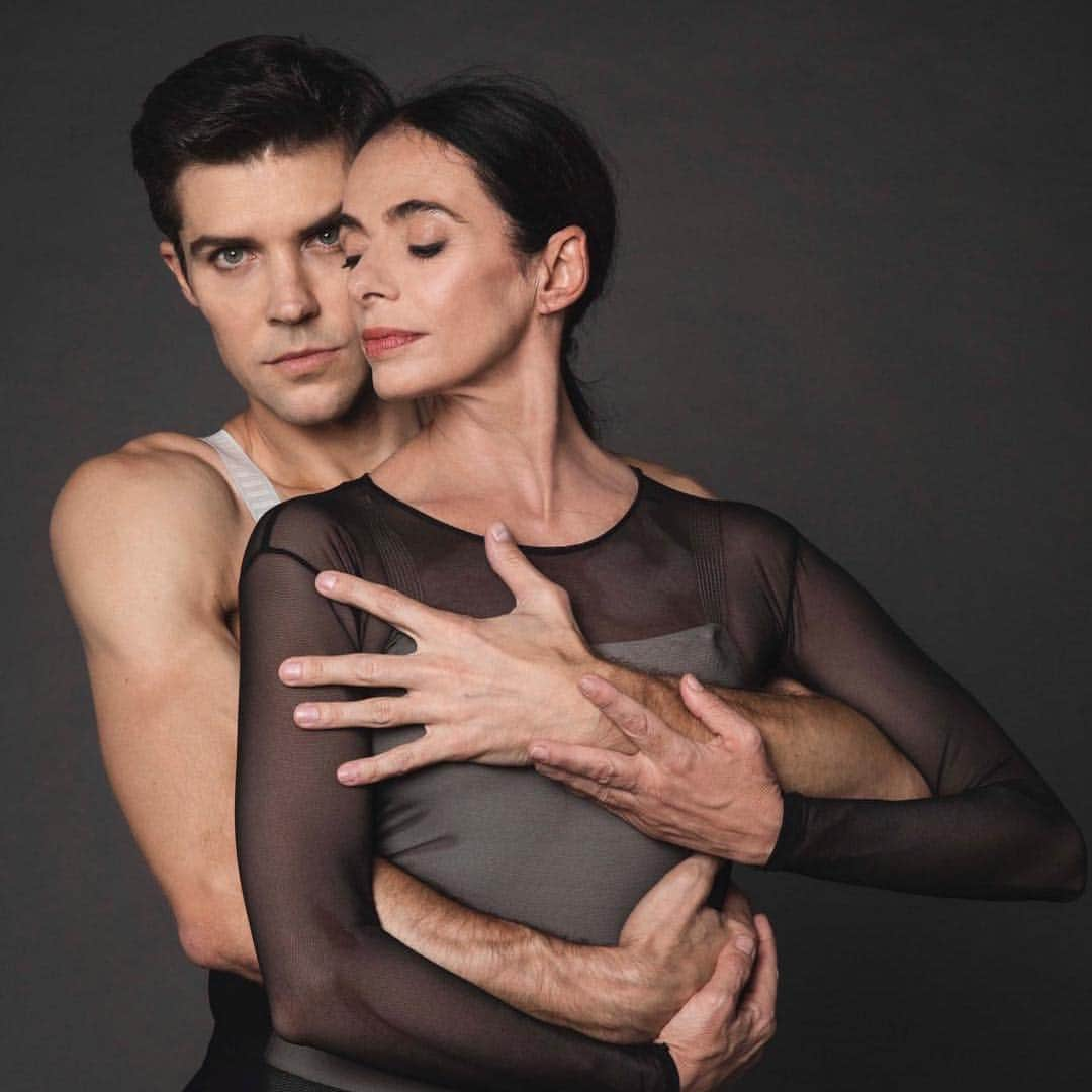 ロベルト・ボッレさんのインスタグラム写真 - (ロベルト・ボッレInstagram)「#Repost @alessandraferriofficial_ ・・・ Thank you Roberto#robertobolle #danzaconme#rai1#dancersdairy #greatshow💫」1月3日 2時23分 - robertobolle