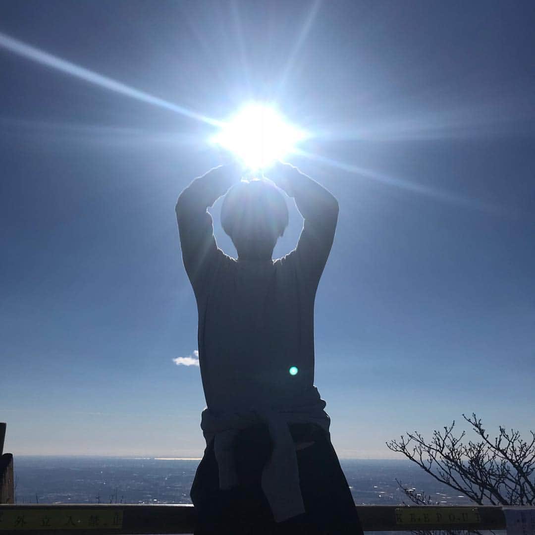 野田早人のインスタグラム：「明けましておめでとうございます。 今年も筑波山から #筑波山  #パワースポット #日の出  #soundsgood」