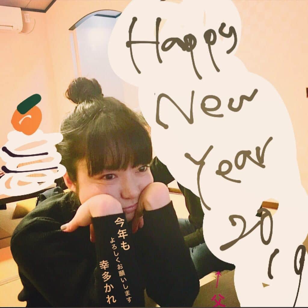 上白石萌音さんのインスタグラム写真 - (上白石萌音Instagram)「明けましておめでとうございます🌅 人に優しく、自分に厳しく。 「バイバイ」するときに、温かい気持ちになってもらえる人になりたいです。 今年も皆さまに幸せが沢山訪れますように！ よろしくお願いします☺︎」1月2日 21時57分 - mone_kamishiraishi