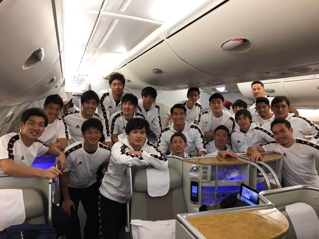守田英正さんのインスタグラム写真 - (守田英正Instagram)「. 明けましておめでとうございます。  今からUAEへ出発します🇦🇪 頑張りましょう！  #アジアカップ #日本代表」1月2日 22時00分 - mrt_510