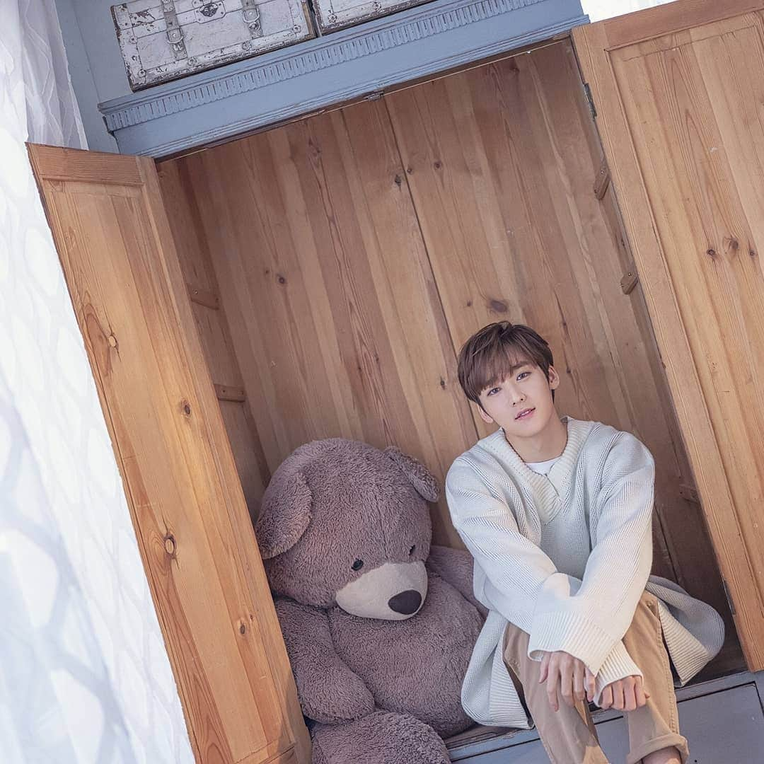 ケビン・ウーさんのインスタグラム写真 - (ケビン・ウーInstagram)「— This must be an Angel *-* ♡` . ʚ New update ɞ . . . #KevinWoo #WooSungHyun #Kevin #케빈 #EliKim #KimKyungJae #ShinSooHyun #SooHyun #Kiseop #LeeKiseop #Seop #Hoon #YeoHoonMin # #Jun #JunYoung #LeeJunYoung #UKISS #유키스 #키스미 #KPOP #Kpopboys #kpopboyband #KloverforKevin . . . 【 @Kevinwoo_official 】」1月2日 22時15分 - kevin_woo1125