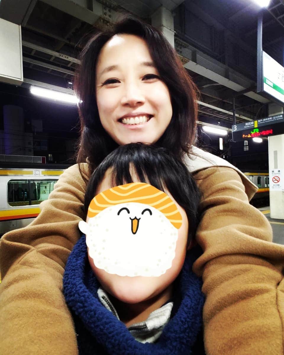 常世晶子さんのインスタグラム写真 - (常世晶子Instagram)「2019.1.2  親族ご挨拶からの電車帰宅。飾らないありのままです😊 人に送るのに撮った写真をせっかくなのでと…  #うちのサスケくん #トレーニング必須  #SASUKE2018」1月2日 22時26分 - tokoyo_shoko