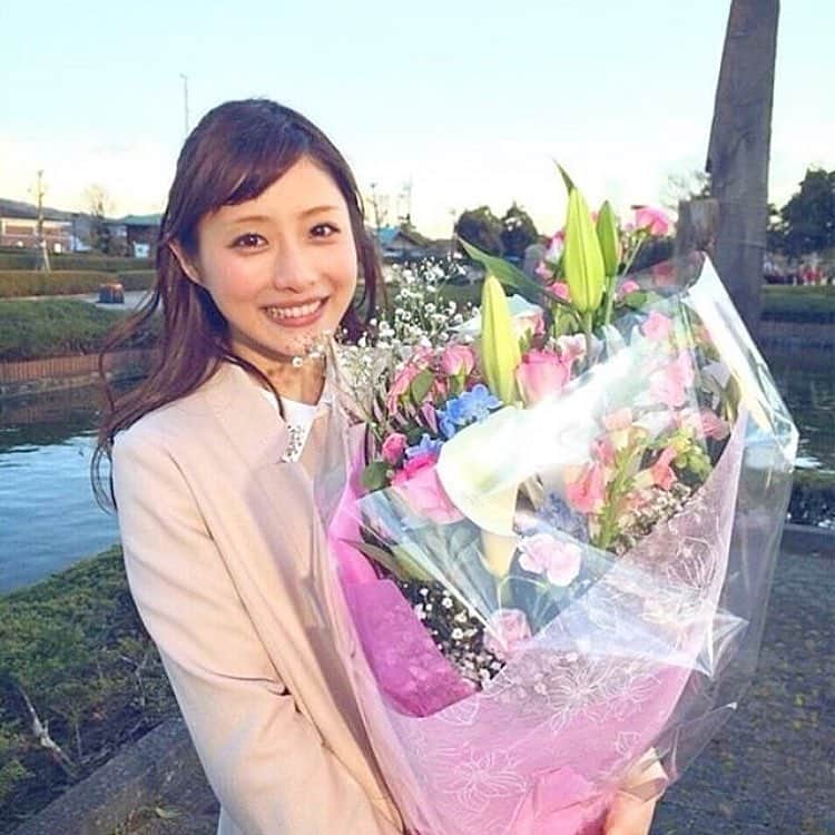 石原さとみ　ファンアカウントのインスタグラム：「さえこさんクランクアップ♡ ・ あけましておめでとうございます！ 今年は、さえこさんの服のブランドについても投稿していこうと思ってます💓 今年もよろしくお願いします☺︎❤︎ ・ #石原さとみ#ishiharasatomi  #失恋ショコラティエ#さえこさん」