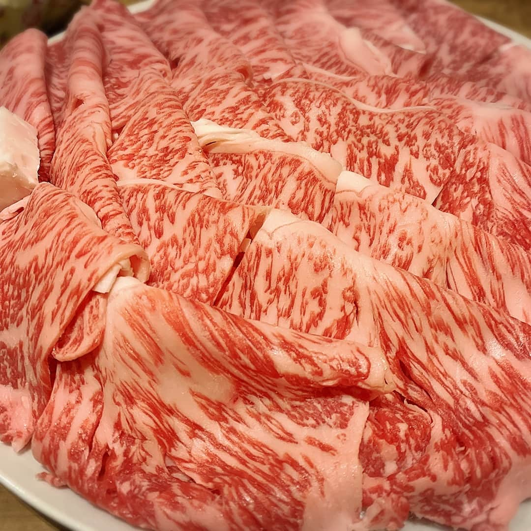 桜井奈々さんのインスタグラム写真 - (桜井奈々Instagram)「人生の中で、、一番美味しいすき焼きを食べた！！ 近江牛、、半端ない！！ #近江牛#すき焼き」1月2日 23時29分 - sakurai_nana7