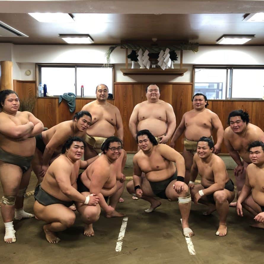 照強翔輝のインスタグラム：「新年明けましておめでとうございます！ 昨年は色んな方に支えて頂きまして本当にありがとうございました！ 今年も初心を忘れずに稽古に精進し1枚でも上の番付を目指して頑張ります！ 今年もご支援ご鞭撻の程よろしくお願いします！」
