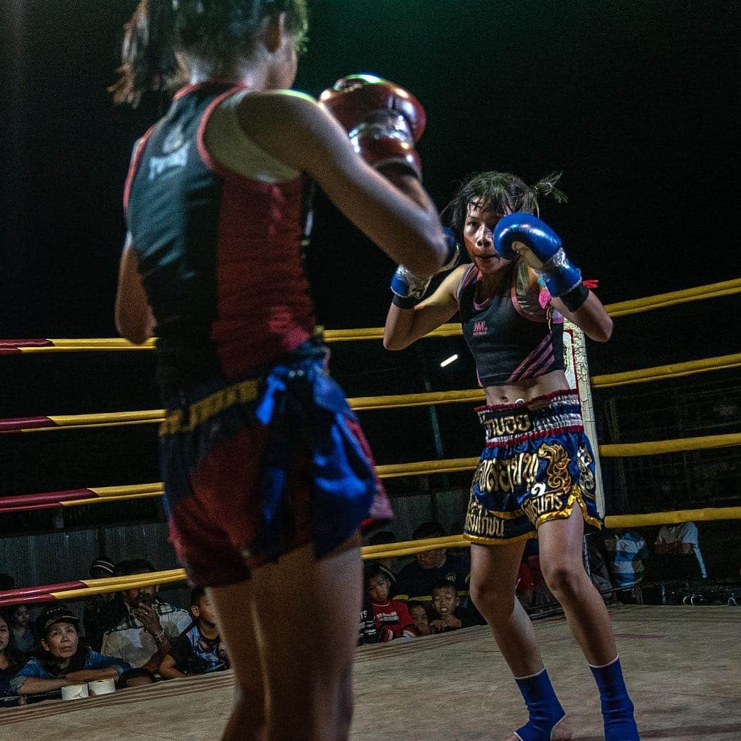 ニューヨーク・タイムズさんのインスタグラム写真 - (ニューヨーク・タイムズInstagram)「When Supattra Inthirat, a 12-year-old fighter known as Pancake, faced her rival in a muay Thai #boxing match, she was fighting for $60, almost half a month’s salary for Thai families in this region near That Phanom, #Thailand. Across the country, muay Thai is a hallowed style of #kickboxing propelled by both rich and poor. For the poor, it can be a form of social mobility. For the rich, it’s a brutal gambling form. In November, those worlds collided just south of #Bangkok when Anucha Tasako, 13, died of a brain hemorrhage after being knocked out in a fight. Now, Thailand has been left to reconsider the brutality of a sport involving underage fighters and the shadowy gambling economy built around it. @bcsolomon took this photo of Supattra during a match. Visit the link in our profile to read more.」1月3日 4時31分 - nytimes