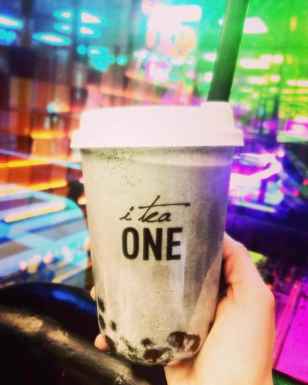 谷亜沙子さんのインスタグラム写真 - (谷亜沙子Instagram)「黒ごまのタピオカミルクティー🥤  #yummy #tapioca #blacksesame #food #juice #milktea #hongkong #mongkok #タピオカ #木炭茶 #旺角 #香港」1月3日 6時23分 - asyakodayo