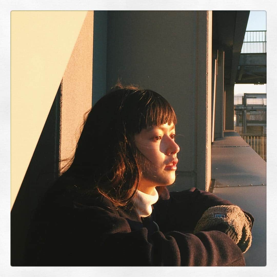 夏子さんのインスタグラム写真 - (夏子Instagram)「遅ばせながら、あけましておめでとう御座います。 今年はなんだか楽しい予感しかしないです！直感です。 当たっていますように。  今年も宜しくお願い致します。」1月3日 19時38分 - natsuko93_official