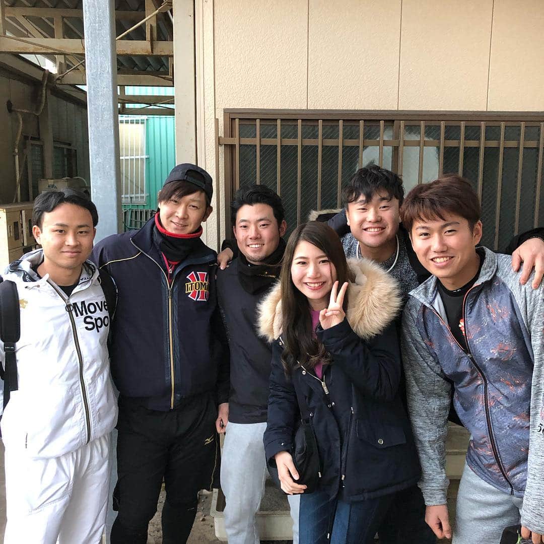 渡邉大樹のインスタグラム：「あけましておめでとうございます⛩🎍🌅 今日は、専松のOB戦に参加させてもらいました！人数は少ないですが、 高校時代の仲間と一緒に野球して楽しかったです😝 初めて会う先輩達も優しくて、本当にありがとうございました😊 今年もよろしくお願いします🤲 #専松 #OB」