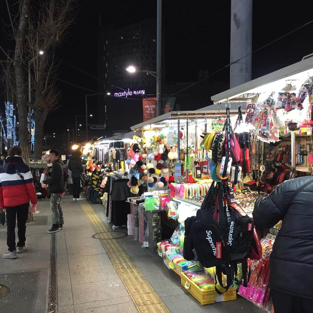 KAZUAKIさんのインスタグラム写真 - (KAZUAKIInstagram)「#カウントダウン を#韓国 で過ごそうと前日にエアを手配してしまった(笑) #大晦日 の早朝の気温-14℃。2020年へのカウントダウンは暖かい国にしよう(汗) #ソウル #東大門市場 #南大門 #明洞」1月3日 13時43分 - kazuaki_official