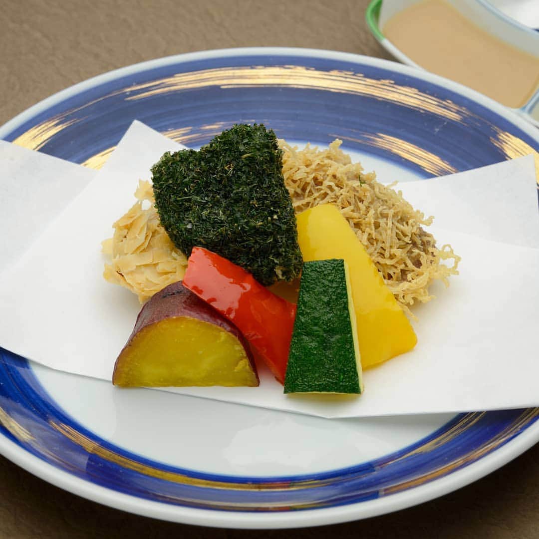 のインスタグラム：「2019年1-2月のメインチョイス：伊豆のジビエ　鹿の三色揚げ　アーモンド　パセリ　湯葉　丸十」