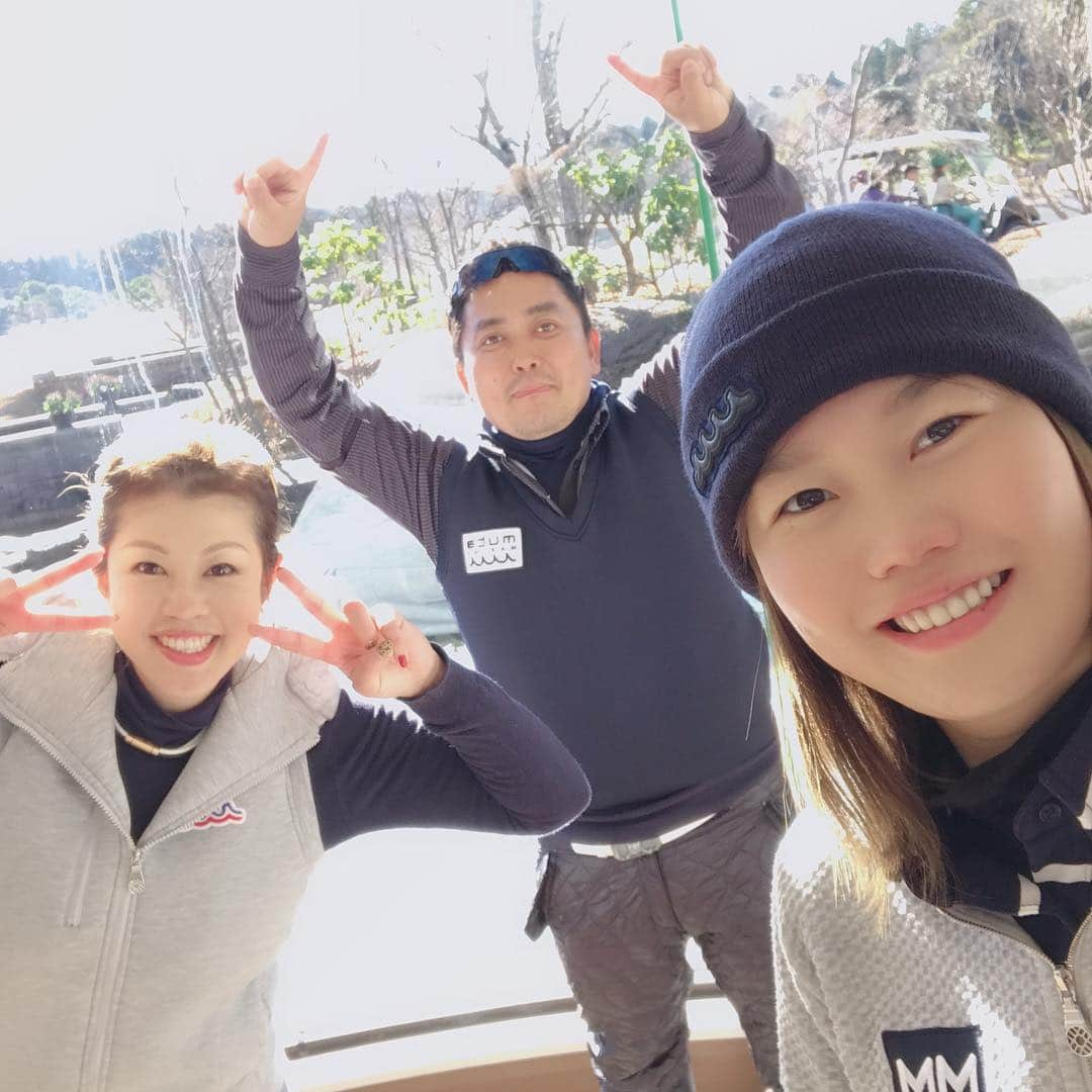 内山久美のインスタグラム：「☆☆☆☆☆☆☆☆☆☆☆☆☆☆☆ 2019年の打ち始めはまたまたこのメンバーで🎍🌅 年末に引き続き、福山の負け👍 飛んでる福山を3回もオーバードライブして、良き年明けになりました🤪✨👏🕺 ・ ・ #東急セブンハンドレッドクラブ  #打ち始め #オーバードライブ  #福山恵梨 #muta」