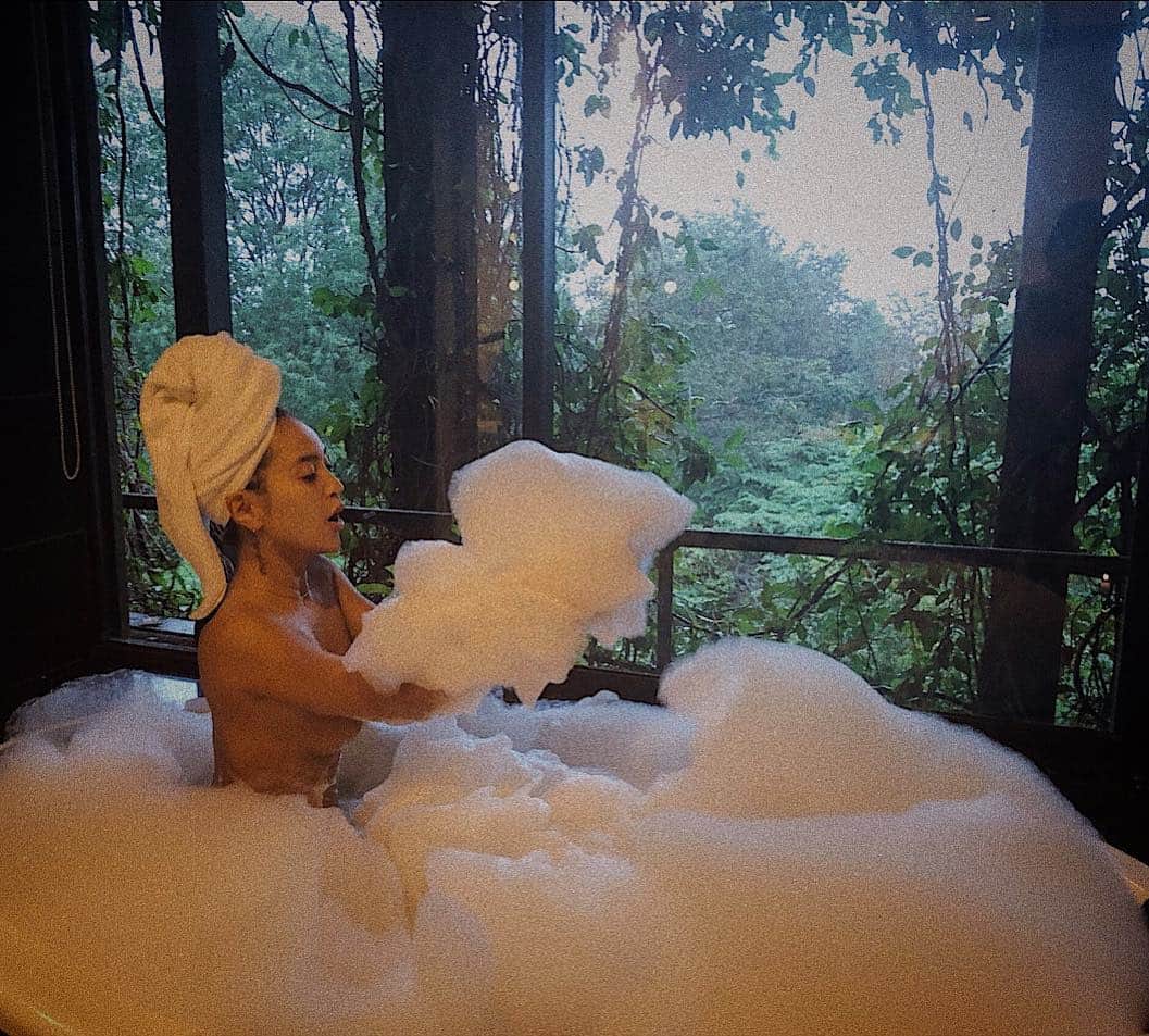 のインスタグラム：「フゥ〜ってするところ。 フゥ〜って。 フゥ〜w #bathtime #bubblebath #🛁 #顔なw😂」