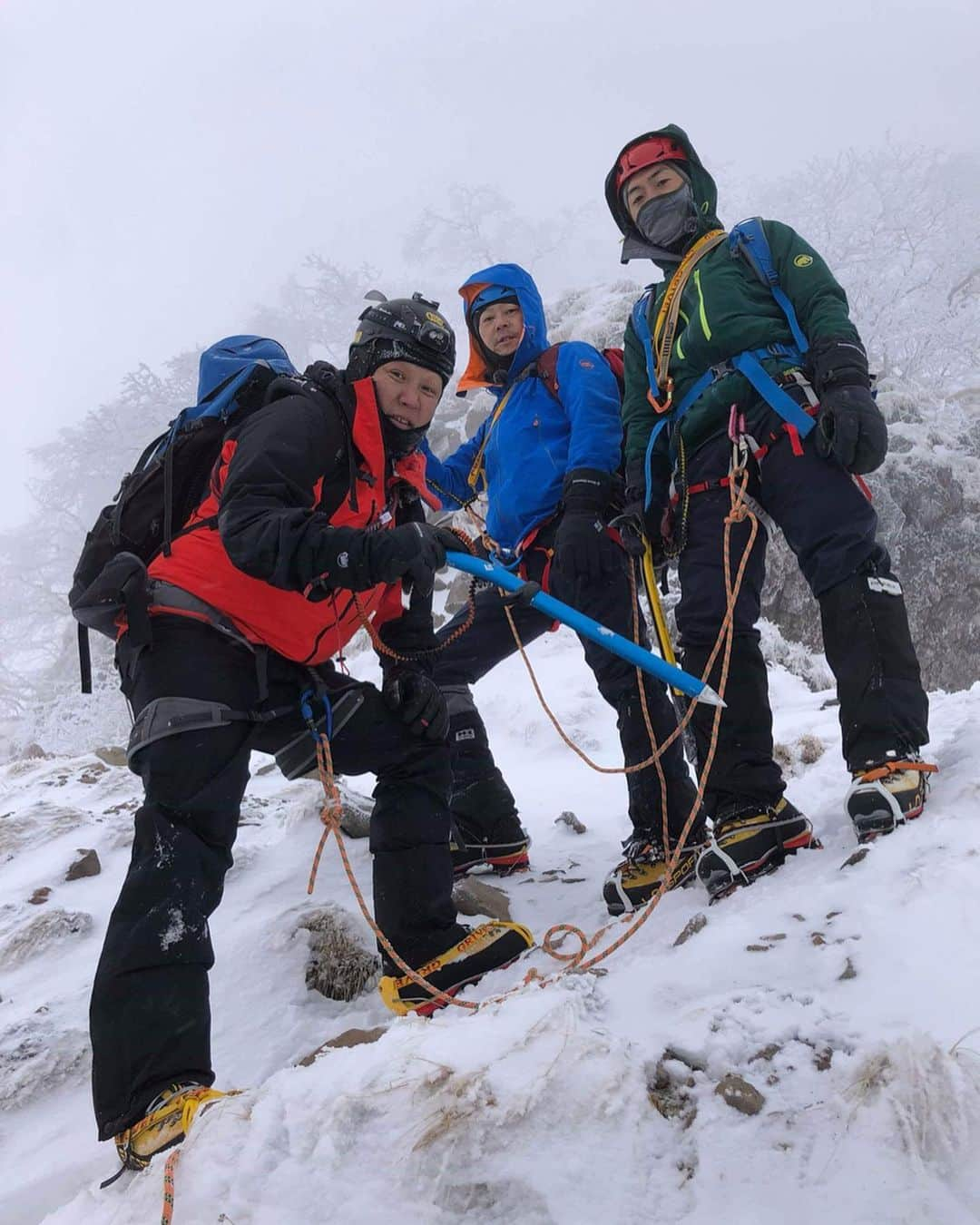 木村卓寛さんのインスタグラム写真 - (木村卓寛Instagram)「ノーパン登山 すごい人達に撮ってもらってます ノーパンすいません！ #ピークハント #東野登山隊 #春頃配信予定 #平出さん #中島健郎さん」1月3日 16時23分 - tenshinkimura