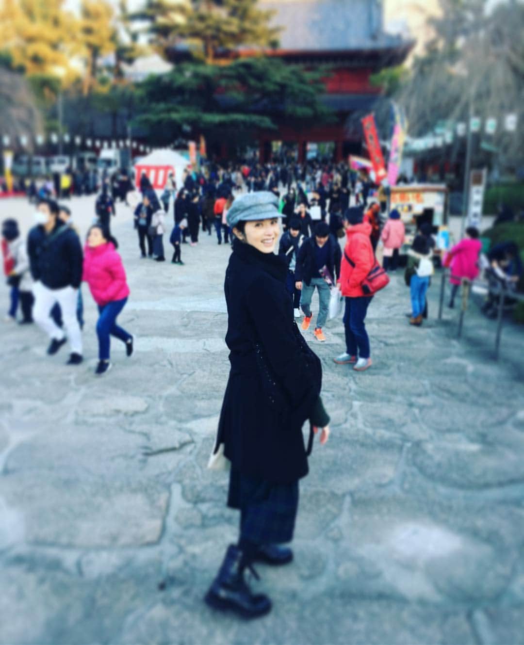 高岡早紀 さんのインスタグラム写真 - (高岡早紀 Instagram)「明けましておめでとうございます！ 今年も家族揃っての初詣。  皆さまにも、たくさんの笑顔とシアワセが訪れますように。 本年もどうぞよろしくお願い致します。 ＃2019年 #初詣  #プラトーノフ」1月3日 16時39分 - saki_takaoka
