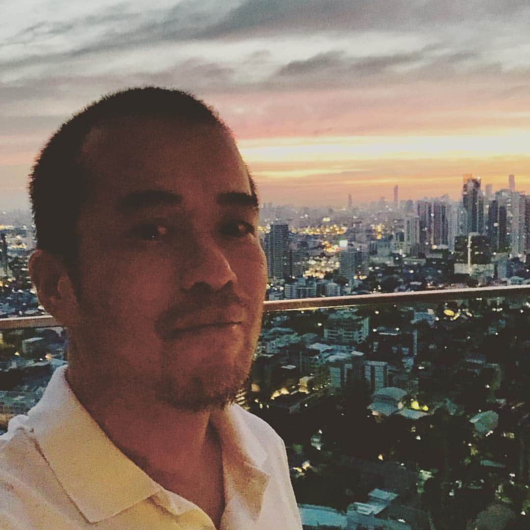 田端信太郎のインスタグラム：「バカと煙は高くに登る。#rooftop」