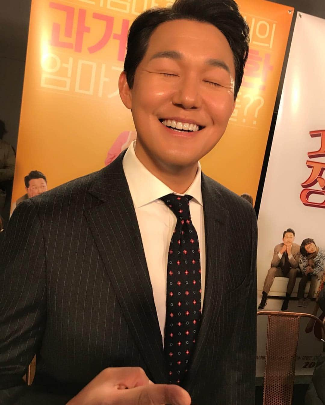 C-JeS エンタテイメントさんのインスタグラム写真 - (C-JeS エンタテイメントInstagram)「그대 이름은 성웅🧡#박성웅 🧡 . 오늘은 #영화 #그대이름은장미 #언론시사 DAY🎵 #기대감UP #1월16일 #개봉 🔜 . #반전과거 #추적코미디 #유호정 #오정세 #채수빈 #하연수 #이원근 #최우식#ParkSungWoong #Chaesoobin #Choiwooshik #Cjestagram #씨제스타그램」1月3日 17時30分 - cjes.tagram