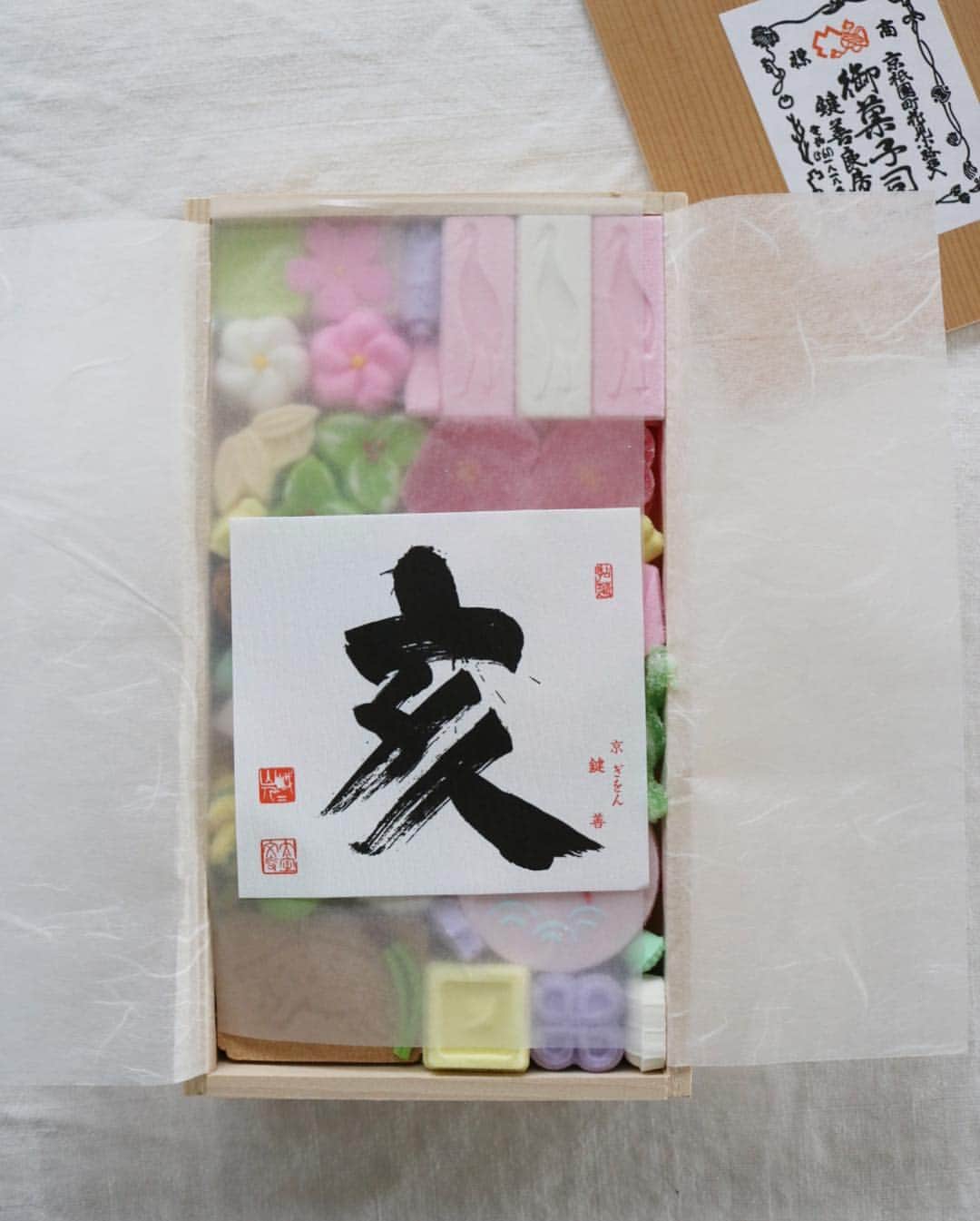 masakiさんのインスタグラム写真 - (masakiInstagram)「亥の宝石箱♡ 美しいものを作り上げる日本人はすごいなぁ 私もこんな手土産を選べるようになりたい。 京都の姐さんありがとう♡」1月3日 17時39分 - mogurapicassowols