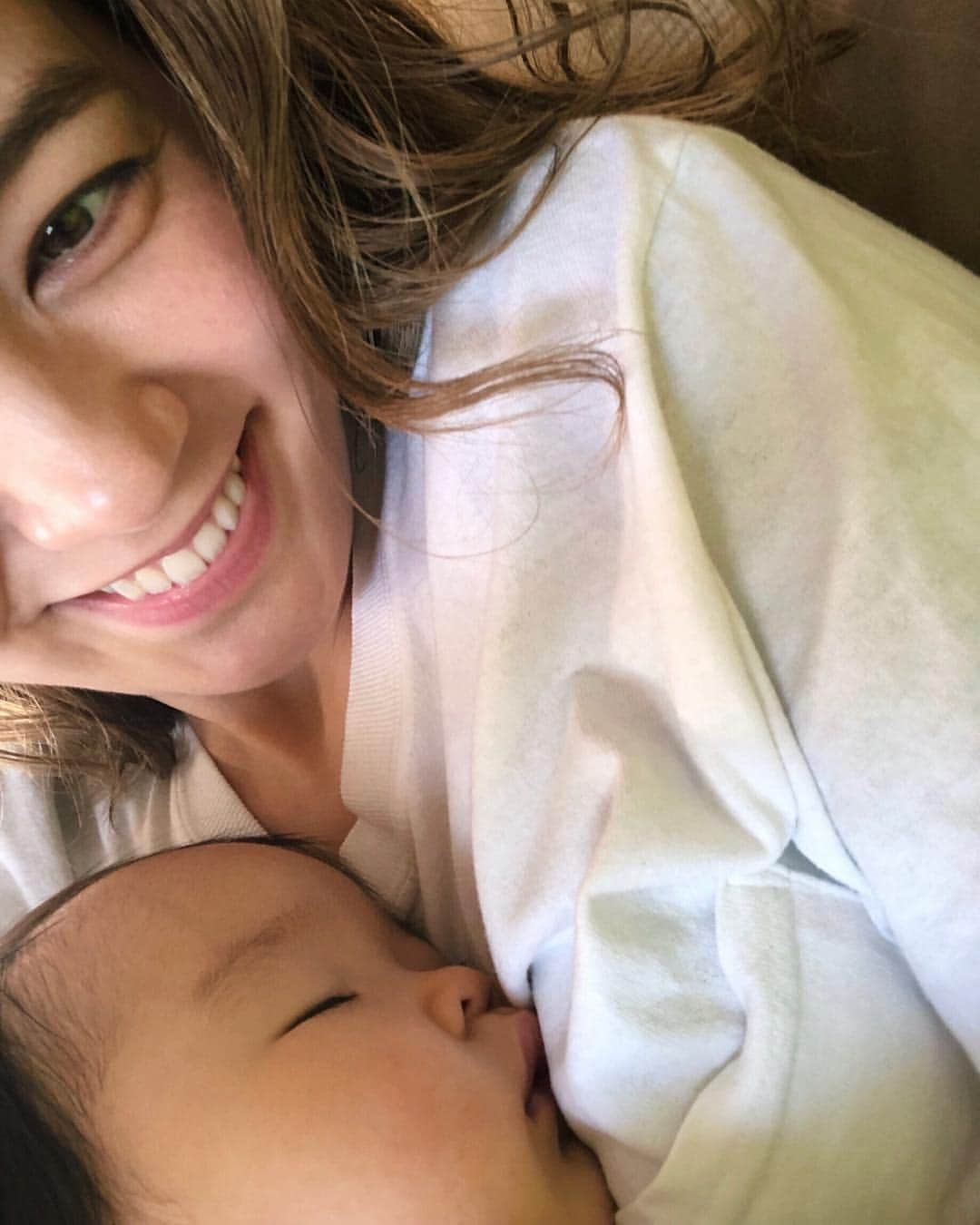 ステファニーさんのインスタグラム写真 - (ステファニーInstagram)「👼💞💤 天使とはこういうことだ。 お母さん以外の元で初めて寝たなんて言われたら もう自慢したくてたまらない…♡ 従姉妹のベビ、可愛すぎる。 #love #baby #angel #girl #赤ちゃん」1月3日 18時38分 - steph_0928_