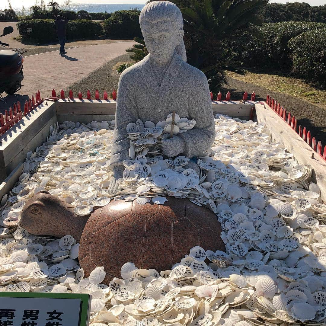 井上裕介さんのインスタグラム写真 - (井上裕介Instagram)「両親と、弟家族を連れて鹿児島へ、二泊三日の家族旅行に行ってきました^_^  #NONSTYLE #nonstyle #井上家 #家族 #勢揃い #鹿児島 #指宿 #家族水入らず旅行 #楽しすぎたぁ」1月3日 19時03分 - nonyusuke