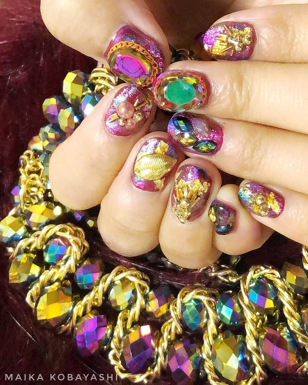 小林舞香さんのインスタグラム写真 - (小林舞香Instagram)「Amazing nails!! ✨✨This is the first nail art in 2019☺️by 💅@yukamizz . I got my nails done by @yukamizz 💅🌙👑🦋 .  #fashion #gelnails #baccarat #blue #green  #pendant #hand #gem #nailstagram #photooftheday #art #illustration #drawing #draw #glasses #instadaily #glass #ネイルアート #arte #instacool #nails #ネイル #artist #nailart #nail」1月3日 19時13分 - maikyarian