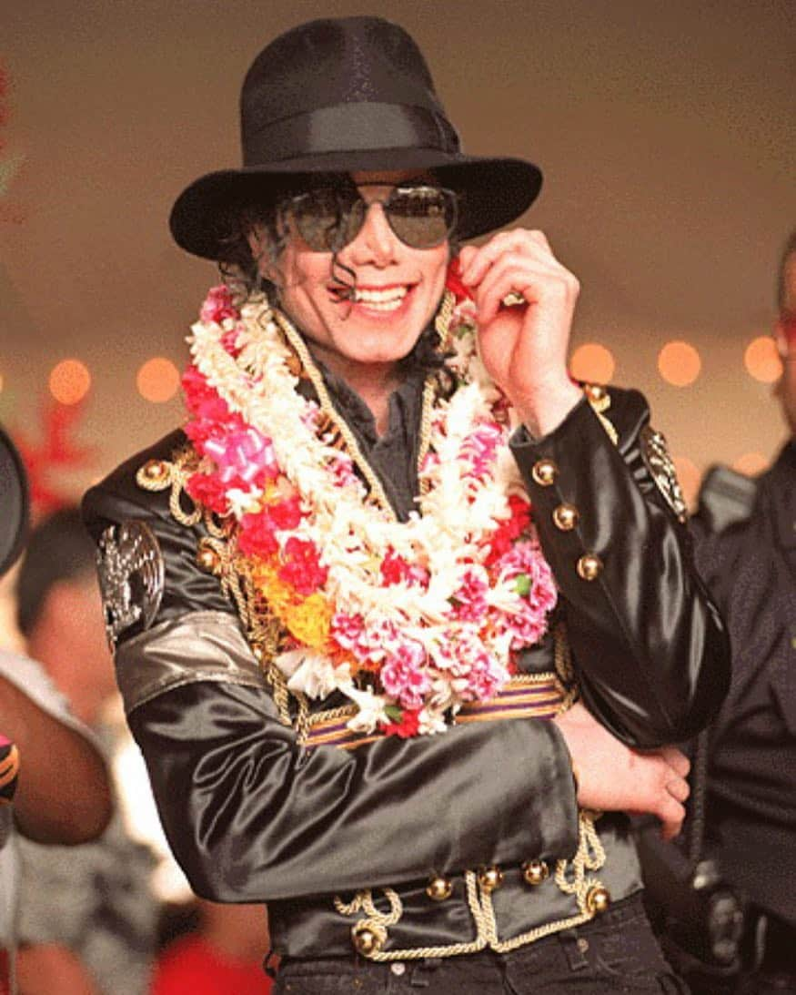 マイケル・ジャクソンさんのインスタグラム写真 - (マイケル・ジャクソンInstagram)「Michael played the first of two nights of back to back sold-out concerts at Aloha Stadium in January, 1997. "We feel privileged as the Hawaiian people as the local people, and he has so much "aloha," said a fan at the time.」1月4日 6時14分 - michaeljackson