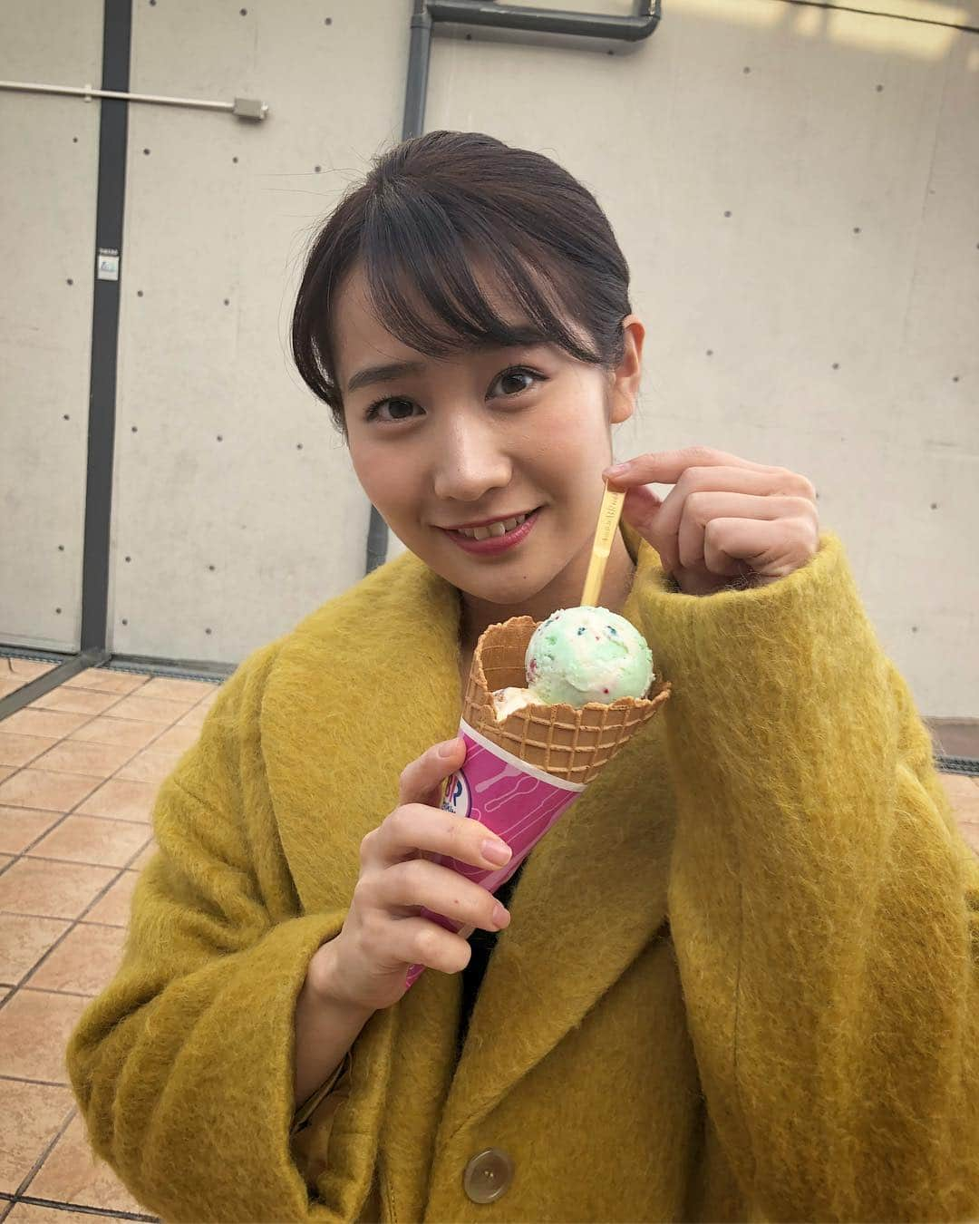 島津咲苗さんのインスタグラム写真 - (島津咲苗Instagram)「無性に食べたくなったので家族でアイス🍨 ポッピングシャワーが好きです♡口の中パチパチ💫😋 #アイス #お正月 #冬でもアイス #島津咲苗」1月3日 21時38分 - sanae_shimazu