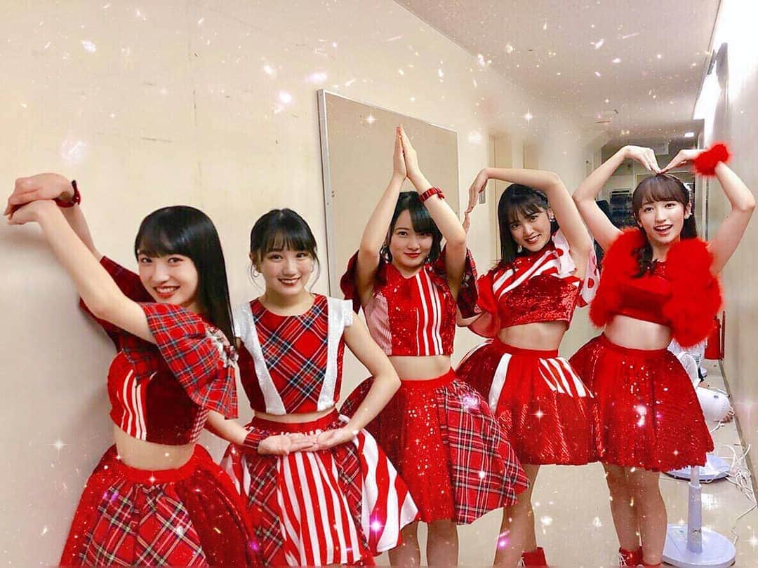 Country Girlsのインスタグラム：「お正月恒例のハロー！プロジェクトコンサート、無事２日目も終了しました❗  メンバーからファンの皆さんに『2019♥』のメッセージです‼  明日お休みしてまた週末中野でお会いしましょう☆ミ  #country_girls  #HNY2019 #ハロプロ #中野サンプラザ #お正月 #山木梨沙 #森戸知沙希 #小関舞 #梁川奈々美 #船木結」