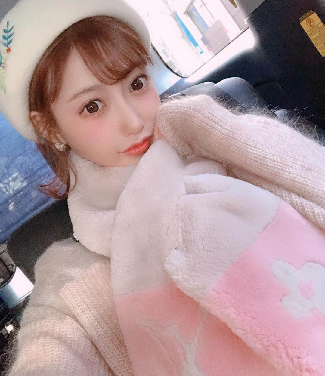 明日花キララのインスタグラム：「. 寒いときはましゅまろでぽかぽか🧁❄️🌷 @lissi__boutique 🙏❤︎」