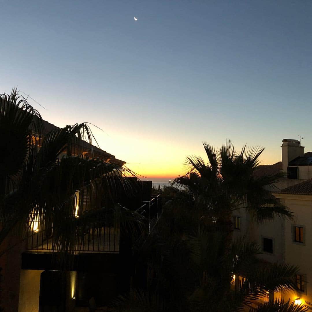 馬場典子さんのインスタグラム写真 - (馬場典子Instagram)「ほっそい#お月様 と#夜明け #ポルトガル #portugal #cascais」1月3日 22時25分 - baba_channel