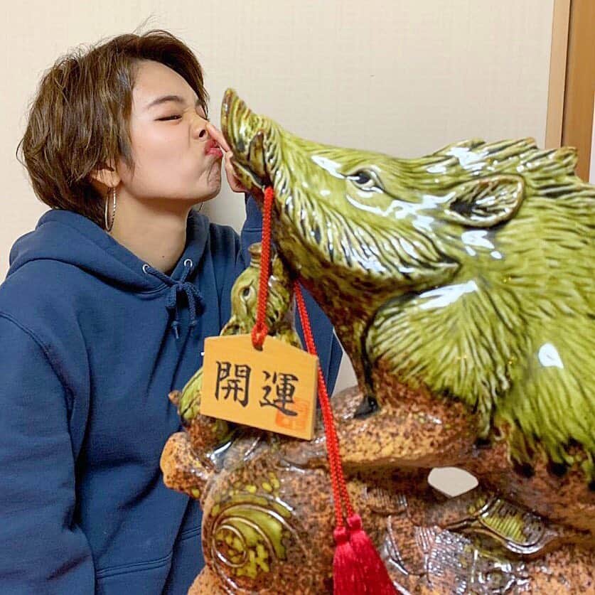 富久美玲のインスタグラム：「_ . 新年明けましておめでとうございます🌅 . 平成7年2月23日生まれ🐗そう年女です。 . 2019年、私らしく楽しくhappyな年に したいと思います＼(^o^)／✨✨ 今年もmireiを宜しくお願い致します🙇🏻‍♂️！ . #2019#新年#あけましておめでとうございます#亥年#年女」