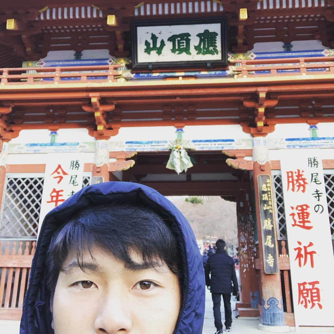 寺島成輝のインスタグラム：「勝尾寺へ行きました。👏 だるまが有名なので購入し、願いを込めました。叶うよう最善の行いをしたいと思います！#勝尾寺 #だるま」