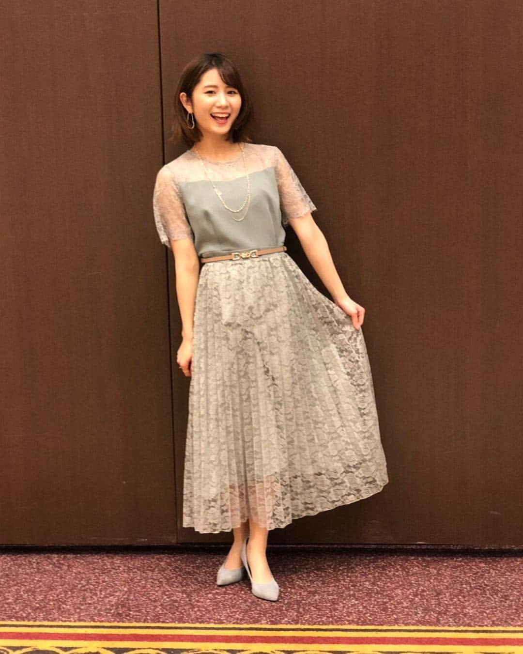 尾島早都樹のインスタグラム：「先日、高校の同窓会で 司会をさせていただきました🎤 友人や恩師の前でかしこまって喋るのは いつもと違った緊張感がありましたが、 貴重な機会、とても楽しかったです！ . 今年は『とにかく行動！』 いろんなことに自ら挑戦する年に しようと思います🕺💃 #N6 #Nスポ もさらに盛り上げていくぞー！ . #慣れないポージング #着慣れないドレス  #今年もよろしくお願いします #2019🐗」